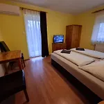Ilona Apartmanhaz *