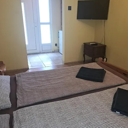 Ilona Apartmanhaz * שיופוק
