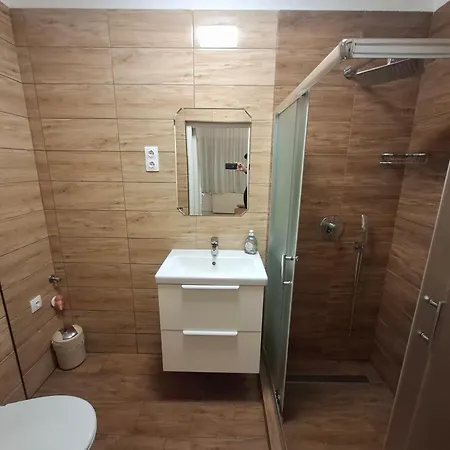 Ilona Apartmanhaz *