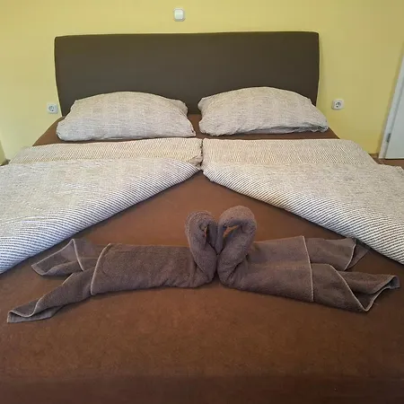 Ilona Apartmanhaz Lejlighed Siófok