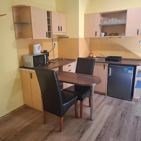 Ilona Apartmanhaz * שיופוק