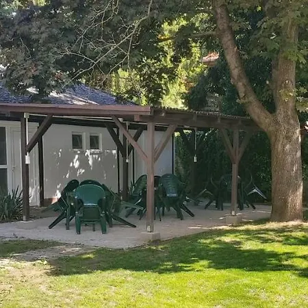 Ilona Apartmanhaz Διαμέρισμα *