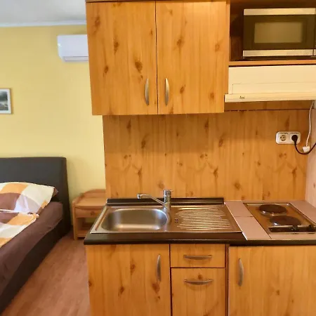 Ilona Apartmanhaz *